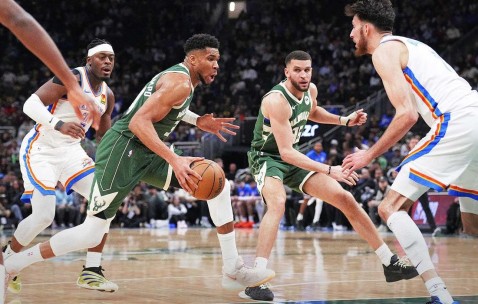 老伤难愈！字母哥三度因小腿伤休战，雄鹿东部第11，处境堪忧