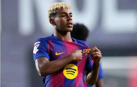 官方赛程页面-世体：亚马尔因身体不适缺席训练，但出战塞维没有风险