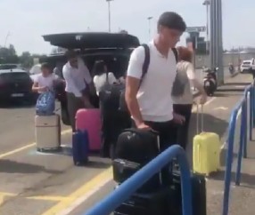 记者：莱奥尼已启程前往利物浦，今日将接受体检